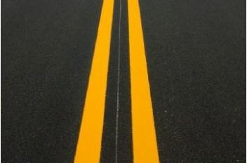 道路交通標(biāo)線在性能上有什么樣嚴(yán)格的要求呢？